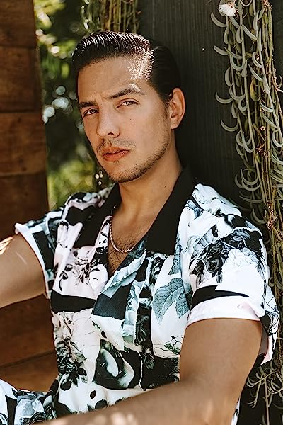 Vadhir Derbez